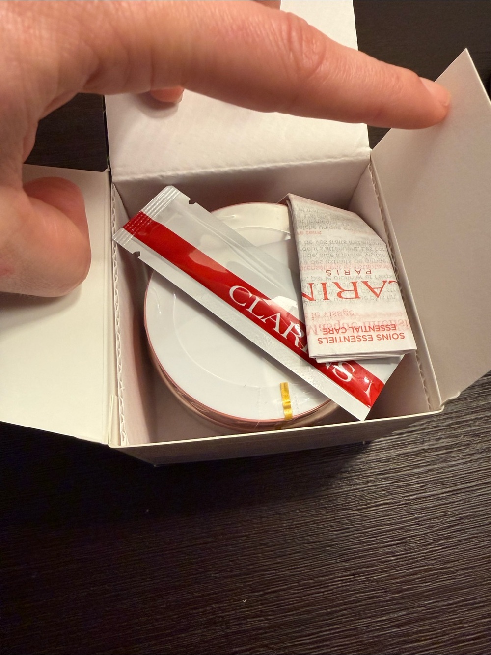 Clarins V-Facial Intensive Wrap Mask - Viral Depuffing Mask - Picture 3 of 11